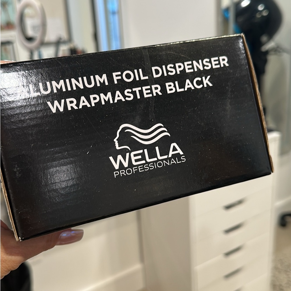 Wella Black Foil Dispenser and cutter